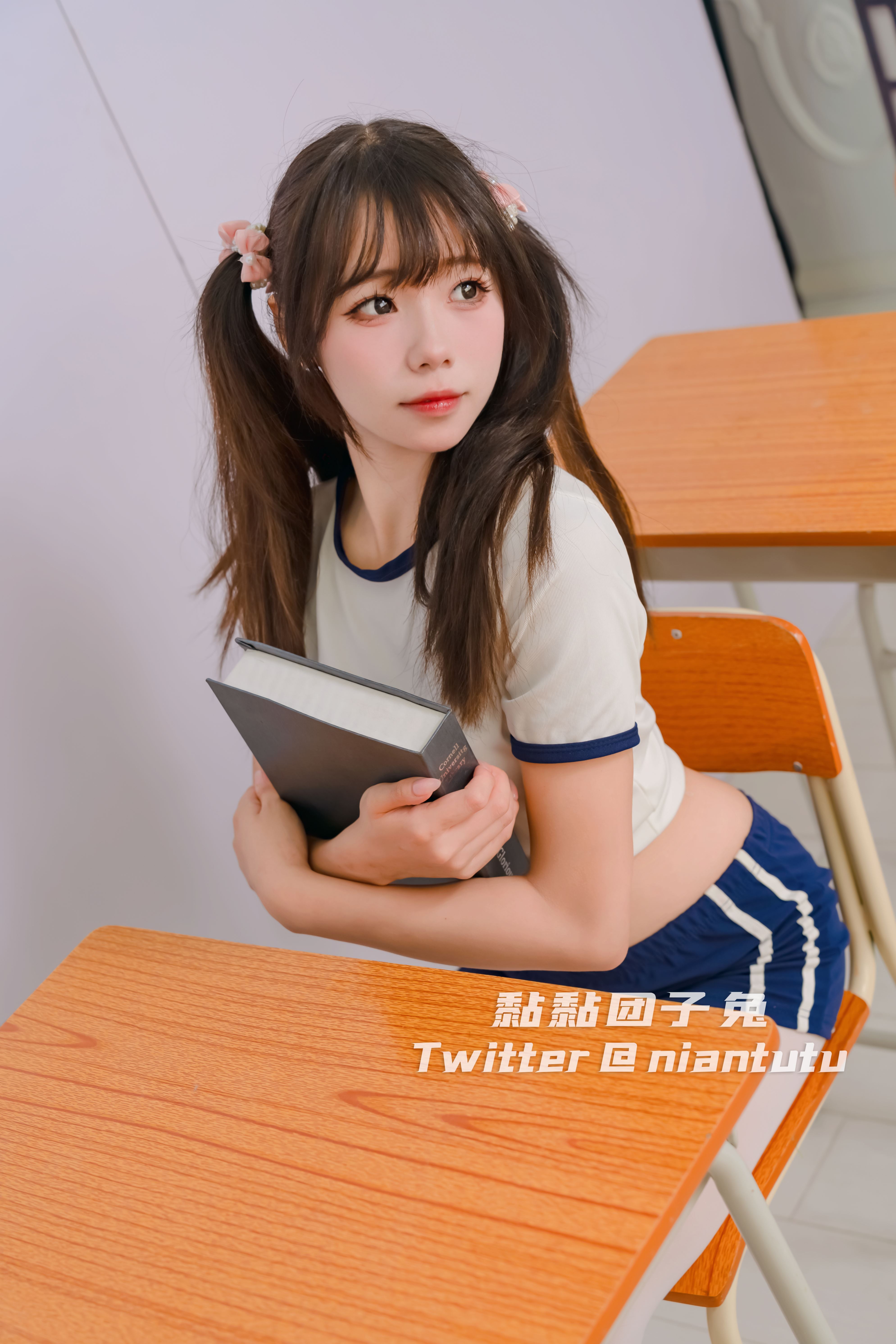 咬一口兔娘 黏黏团子兔 NO.001 特别授课 [52P 638MB] cos美图 第4张