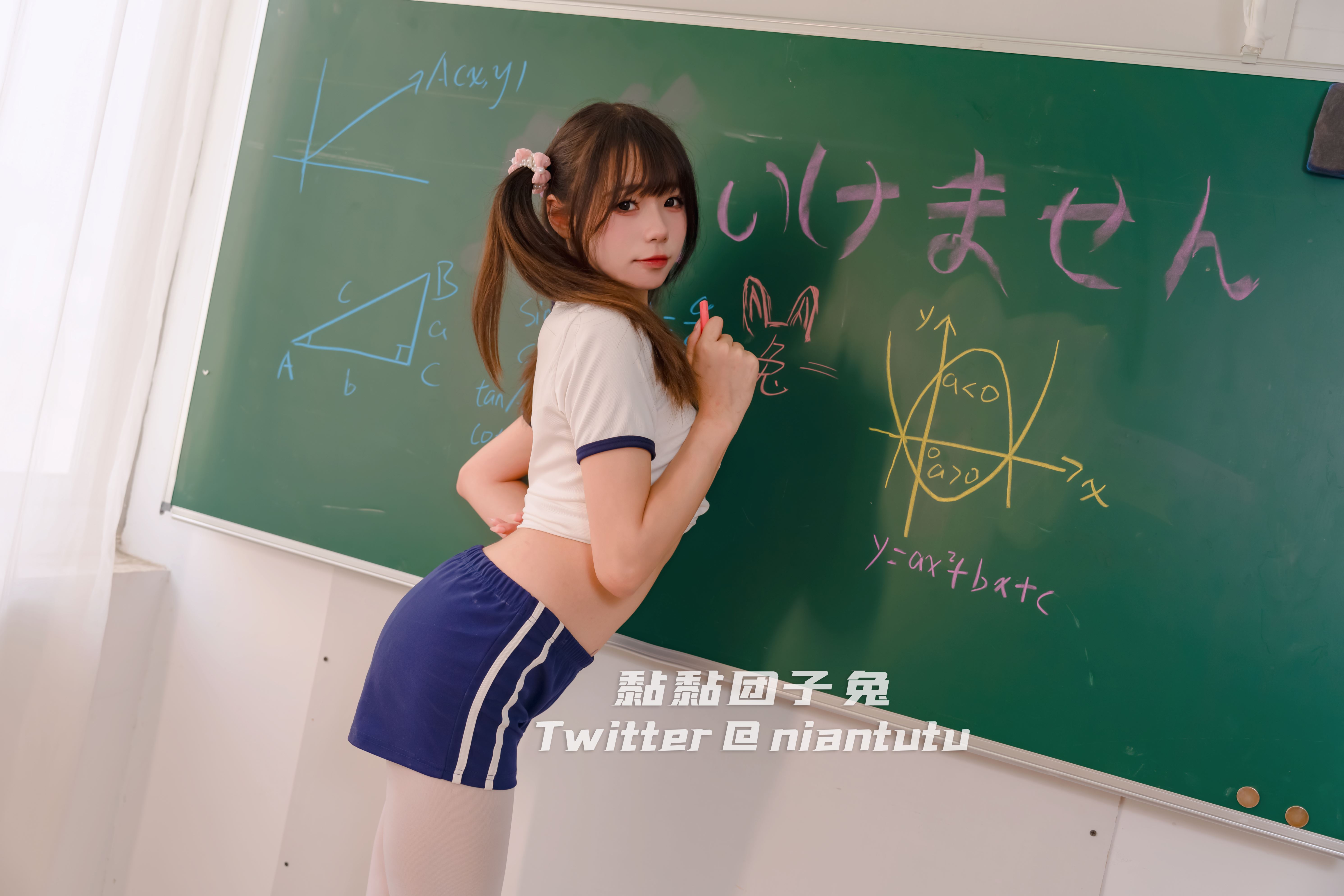 咬一口兔娘 黏黏团子兔 NO.001 特别授课 [52P 638MB] cos美图 第12张