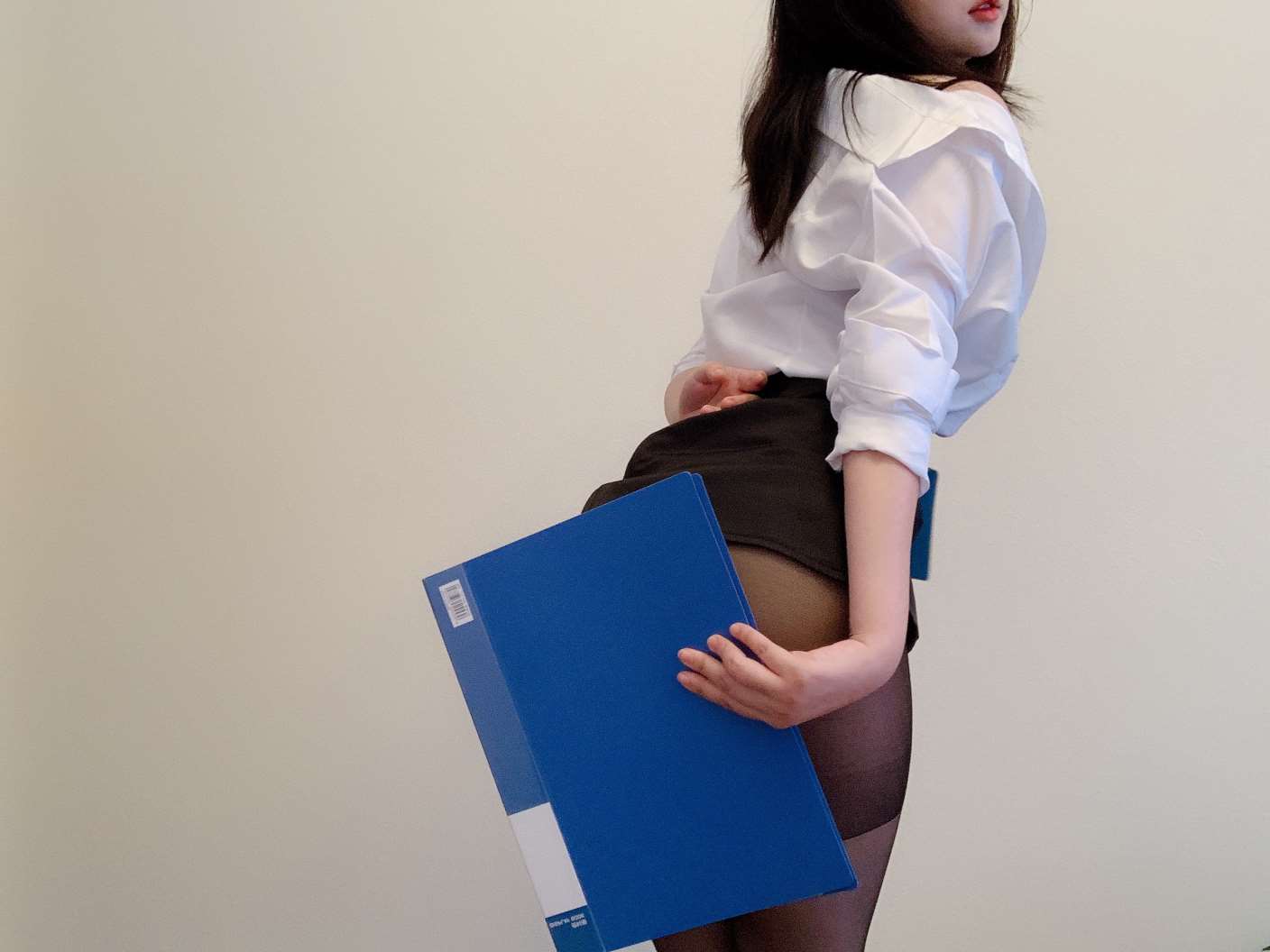 是依酱呀 -  黑丝制服 [29P-57MB] 在线看图 第2张