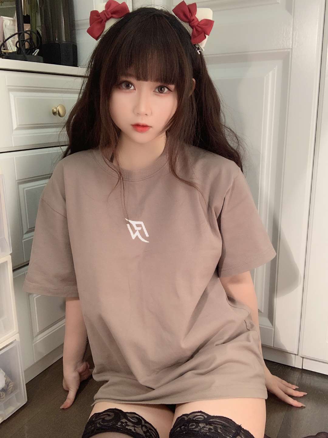 是依酱吖 –  T恤底下 [31P2V-84MB]-零零cos