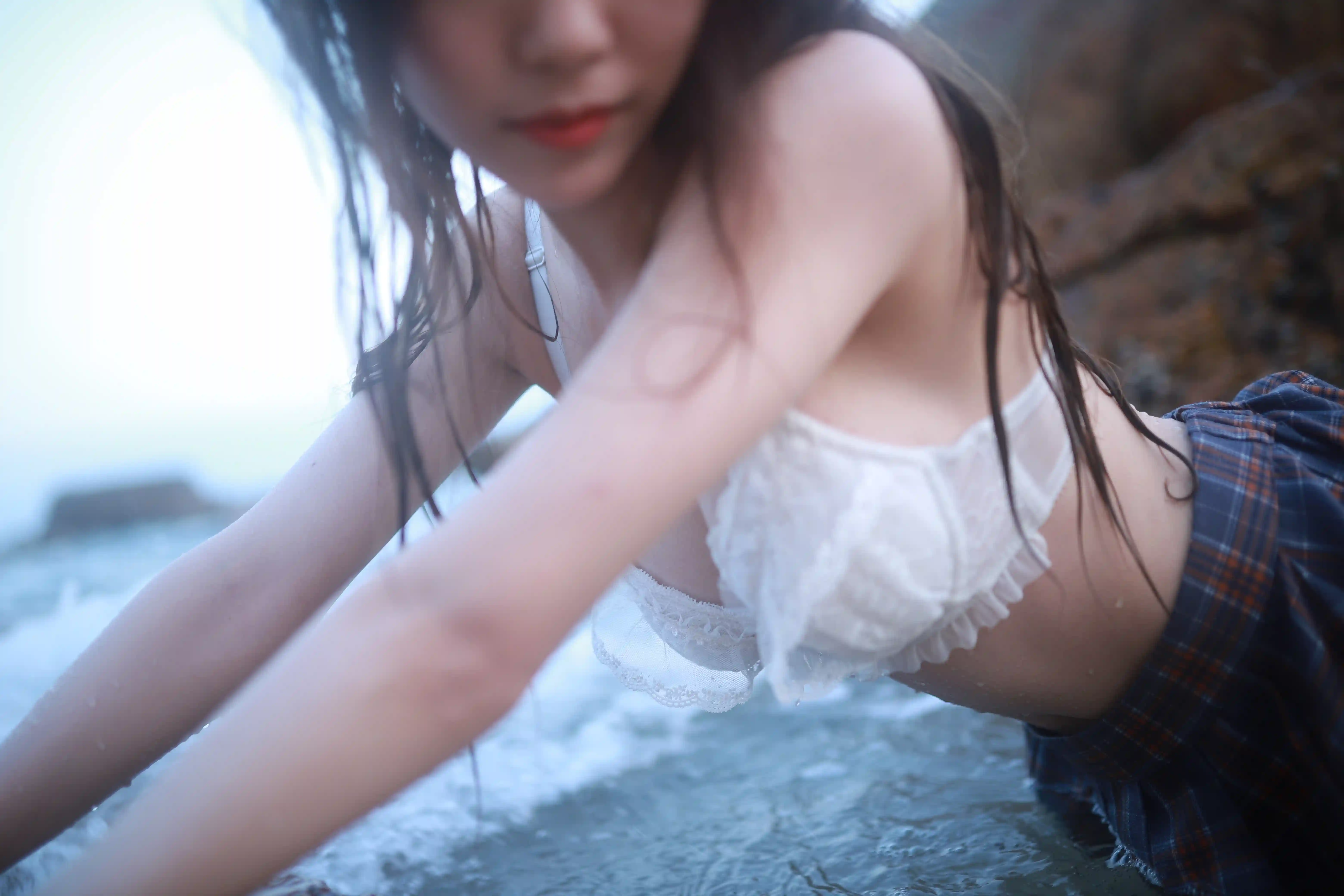 抖娘利世 海边黑丝【20P-95M】 在线看图 第2张