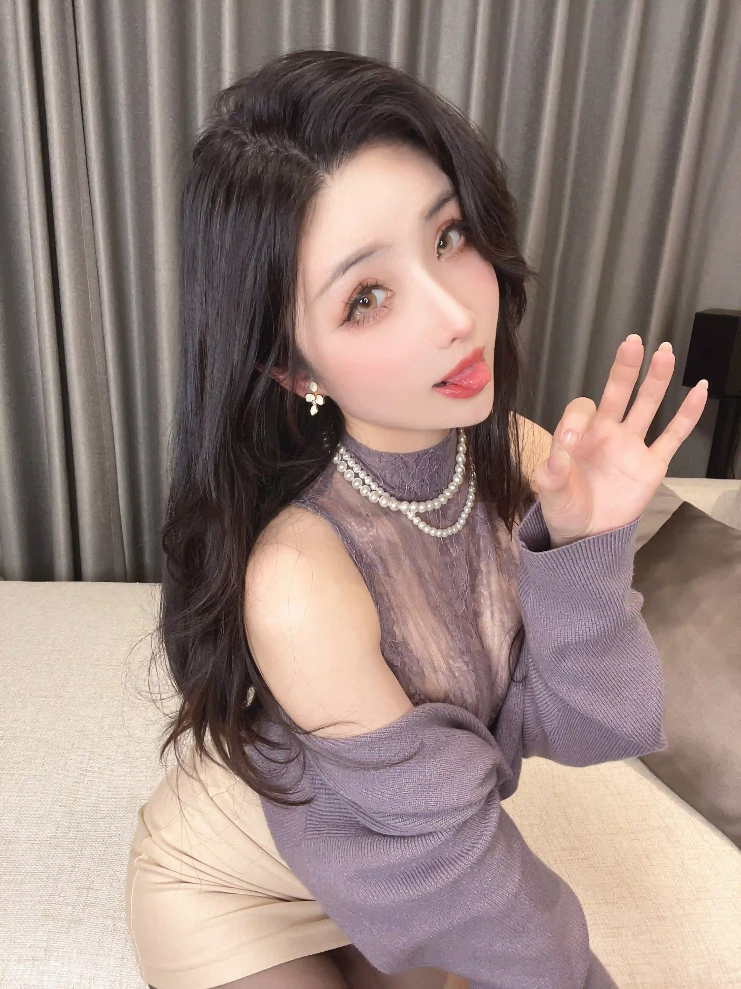 凉凉子  情人节巧克力 [40P25V-1.23GB]-零零cos