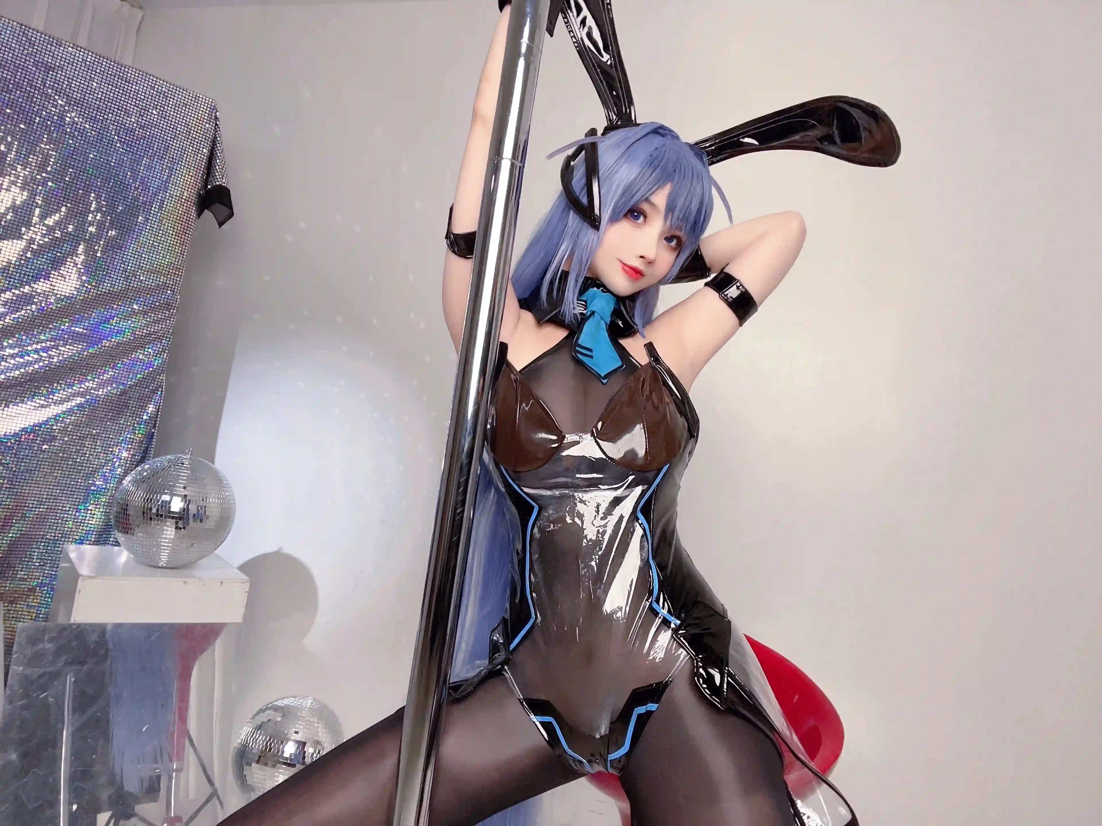 凉凉子  花园兔女郎 [42P5V-687MB] 在线看图 第3张