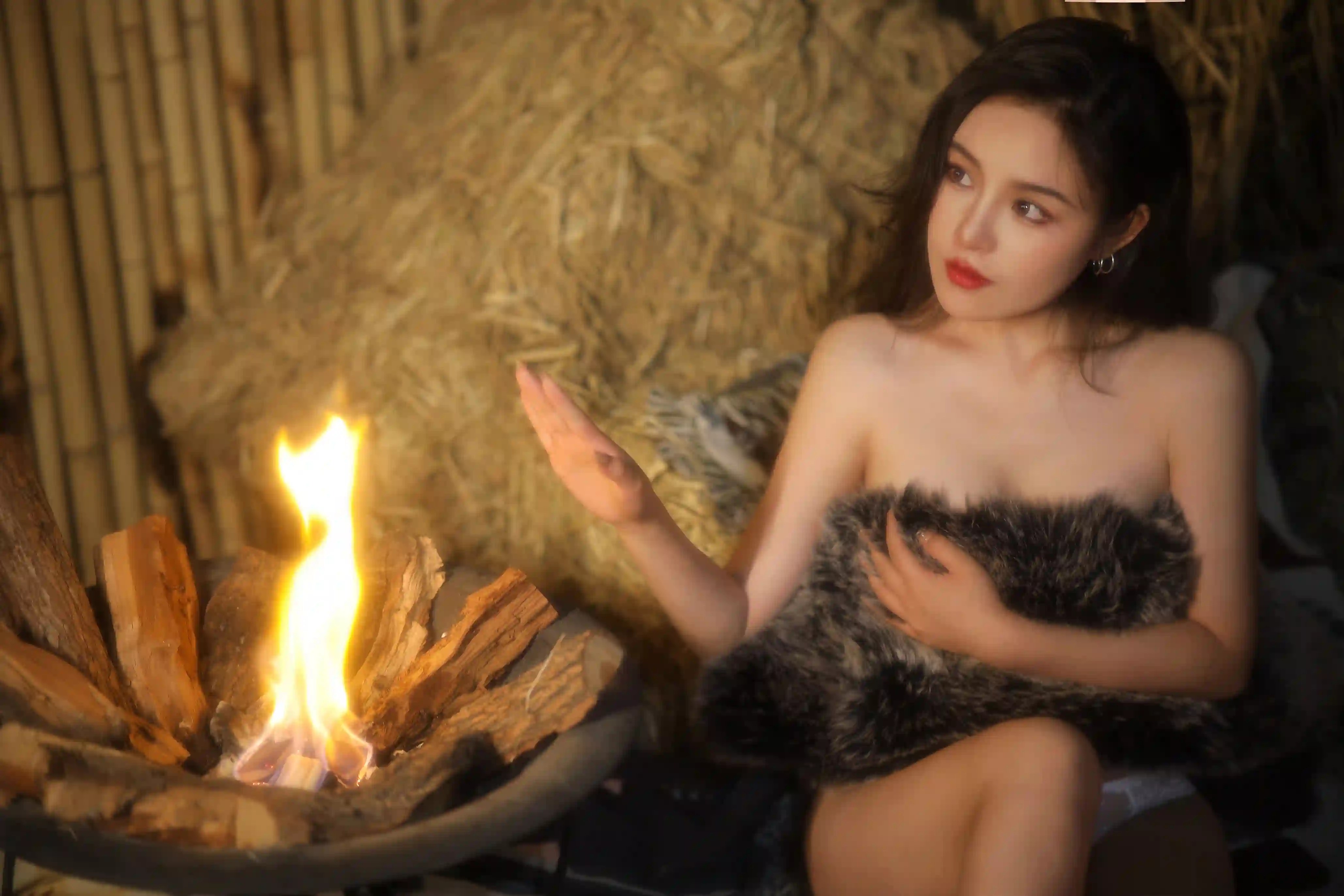 桃暖酱  篝火 [50P 352MB] 在线看图 第4张